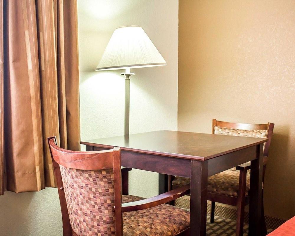 Quality Inn Elyria Exteriör bild